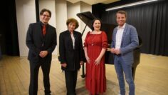 Privat: [ID: wOhd3T7v8F8] Youtube Automatic