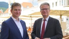 Privat: [ID: _YiiHqzGAWs] Youtube Automatic